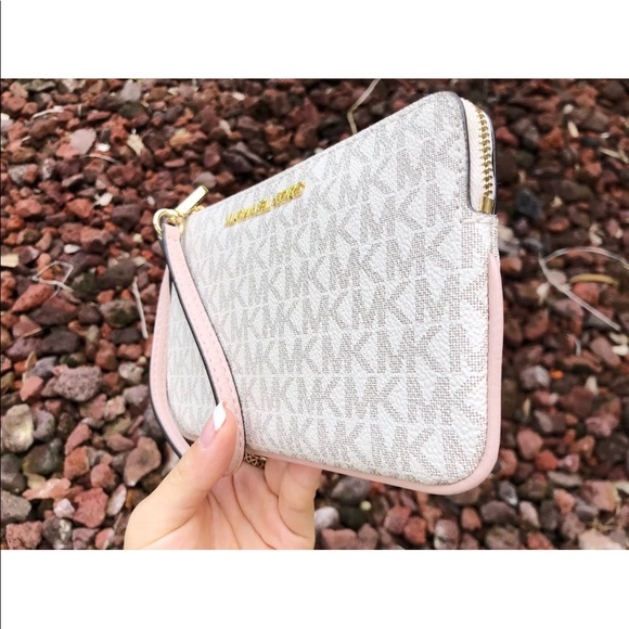 🌸Michael Kors Wristlet🌸 NWT - Picture 2 of 8
